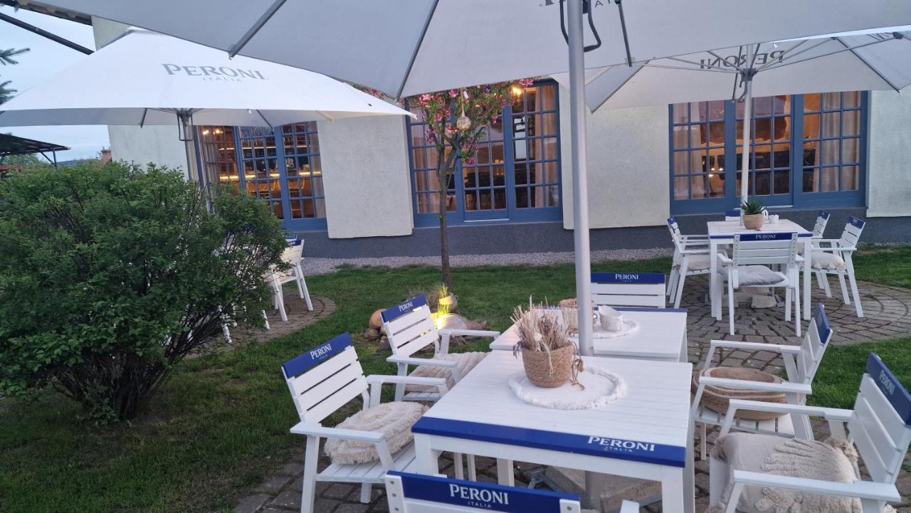 Villa Westfalia Guest House Tîrgu Secuiesc Exteriör bild